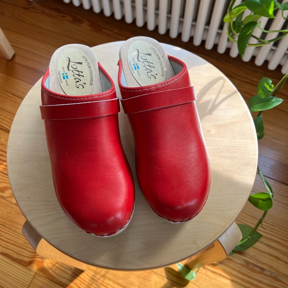 Lotta from Stockholm clogs in rich red size 41